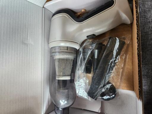 ワイヤレス掃除機。充電したら1ヶ月持ちます。