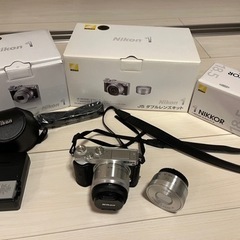 Nikon：ミラーレス一眼カメラ(中古美品) ※各種備品とおまけ付き！！