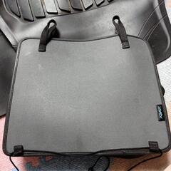 車のマット、取り付け収納の画像