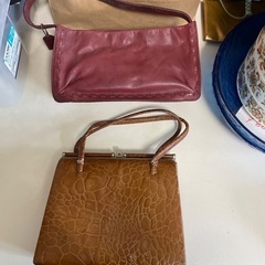300円　レトロなカバン