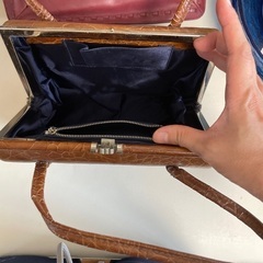 300円　レトロなカバンの画像