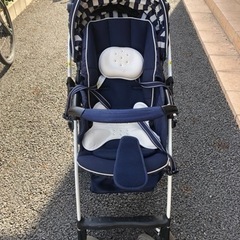 ラクーナビッテ アカチャンホンポ限定 軽量オート4輪 ハイシート