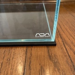 ADA 30cmキューブ水槽（フタ、本体下部にカケ有り）の画像