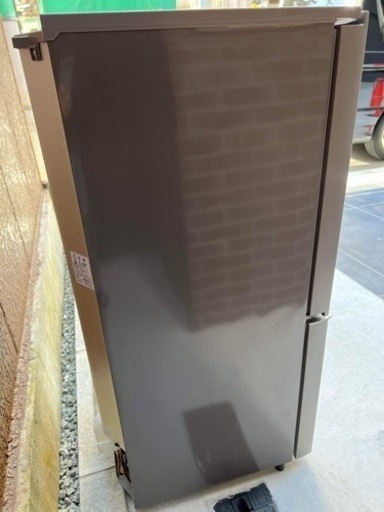 ? 大阪市内配達設置無料 ?ガラスドア　137L プラズマ冷蔵庫　シャープ??保証有り