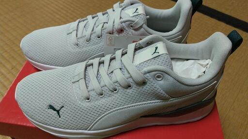 新品　PUMAアンザランライト　軽量　24㌢