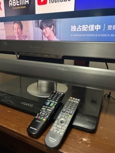 52型AQUOS おまけで19型日立Woooとテレビ台　純正リモコン付属