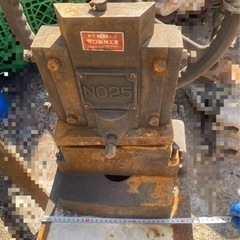 手動プレス加工機の画像