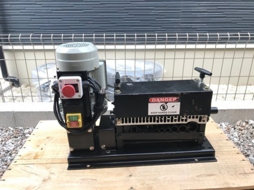 銅線　電線皮むき機　剥線機 ワイヤーストリッパー　ケーブル皮むき機 卓上型 8mm～35mm 中古品 2018年製①