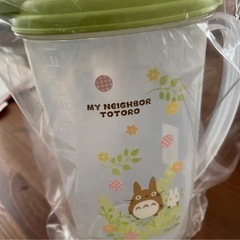 【新品】　となりのトトロ　お茶ポット　約2リットル‼️トトロ⭐️お茶入れ⭐️　トトロ ピッチャー 1.9L となりのトトロ 耐熱 麦茶ポット ジブリ キャラクター 冷水筒 ドリンクボトル 冷蔵庫用 取っ手付き プラスチック 密閉容器 　ウォーターポット⭐️麦茶入れ⭐️麦茶ポット⭐️トトロ⭐️水筒　ジブリの画像