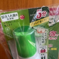 【値下げしました‼️】【定価698円】花王 ディープクリーン シュッシュデント 入れ歯洗浄剤（ミニサイズ 80ml）の画像