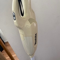 マキタ　掃除機　CL107FD スタンド付きの画像