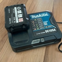 マキタ　掃除機　CL107FD スタンド付きの画像