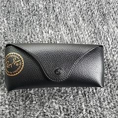 Ray-Banサングラスケースの画像