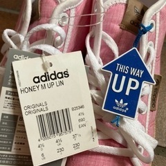 adidas スニーカー　23.0cmの画像