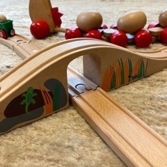 木のオモチャBRIOとぐるぐる卵の画像