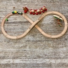 木のオモチャBRIOとぐるぐる卵の画像