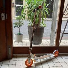 子供用キックボードの画像