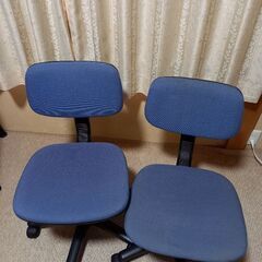 学習机で使ってた椅子です。二個セットの画像