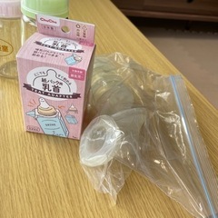 ベビーグッズ　哺乳瓶やコットンなどの画像