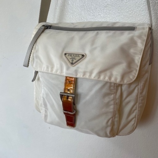 美品　レア白　PRADA VELA ナイロン　プラダ　ショルダーバッグ