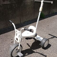 【値下げしました】三輪車 白 アシストバー付き