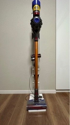 ダイソン Dyson 掃除機 V8 fluffy スタンド付き