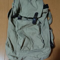 リュックサック　ベージュ