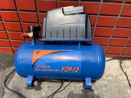 【格安】100V オイルレス　エアーコンプレッサー 使用少ない！