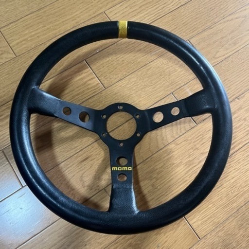 momo ステアリング