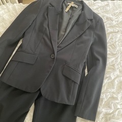黒のパンツスーツ　セットアップ