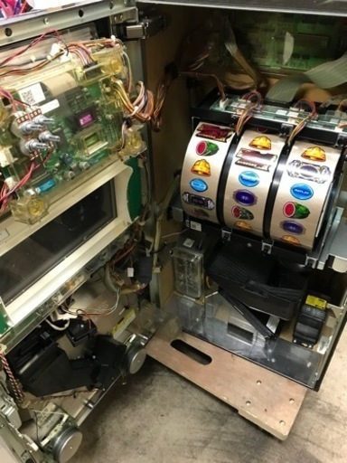 K2305-211 スロット 北斗の拳 天 30周年 鍵付き コインレス 設定キー付き 動作確認済 傷、汚れあり カウンター付き