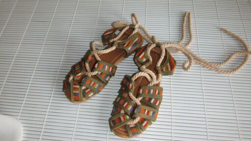 未使用　ページボーイの個性的なサンダル　フラット　Lサイズ