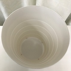 ゴミ箱　白の画像