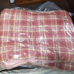 敷布団、掛布団、毛布、カバーつきの画像