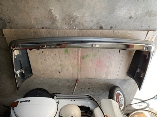 メルセデスベンツ560sel純正のリアバンパー