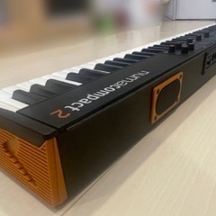 【Numa Compact 2 スピーカー内蔵ピアノ】ペダル付きの画像