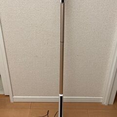 フローリングなどを掃除するマシンです