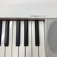 電子キーボード　脚付の画像