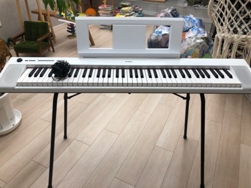 電子キーボード　脚付