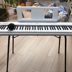 電子キーボード　脚付