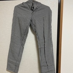 ボトムス2着、ユニクロのセーター1着