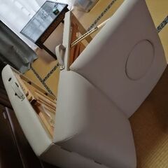折畳みエステ/マッサージベッド　オフホワイト  ほぼ新品