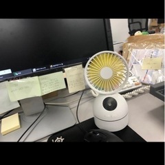 手持ち扇風機/卓上扇風機 折れ變化 噴霧の扇風機 加湿 ミニ USB充電式の画像