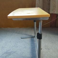 0円差し上げます。小さなテーブル木製の画像