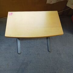 0円差し上げます。小さなテーブル木製の画像