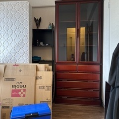 収納タンス付き飾り棚、書棚