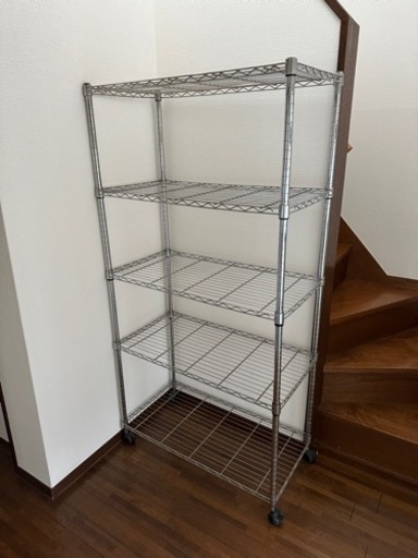 大型のスチールラック