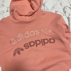 adidas、パーカー、フーディーの画像