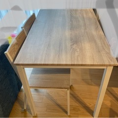 ダイニングテーブル　椅子2脚付き