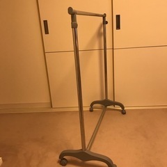 ハンガーラックの画像